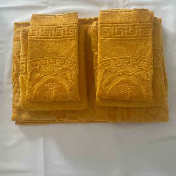 VERSACE MEDUSA BATH TOWEL SET - Picture 6 of 10